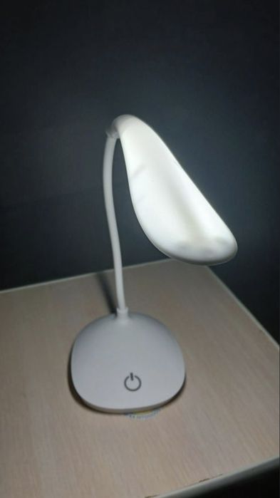 Настольна лед лампа