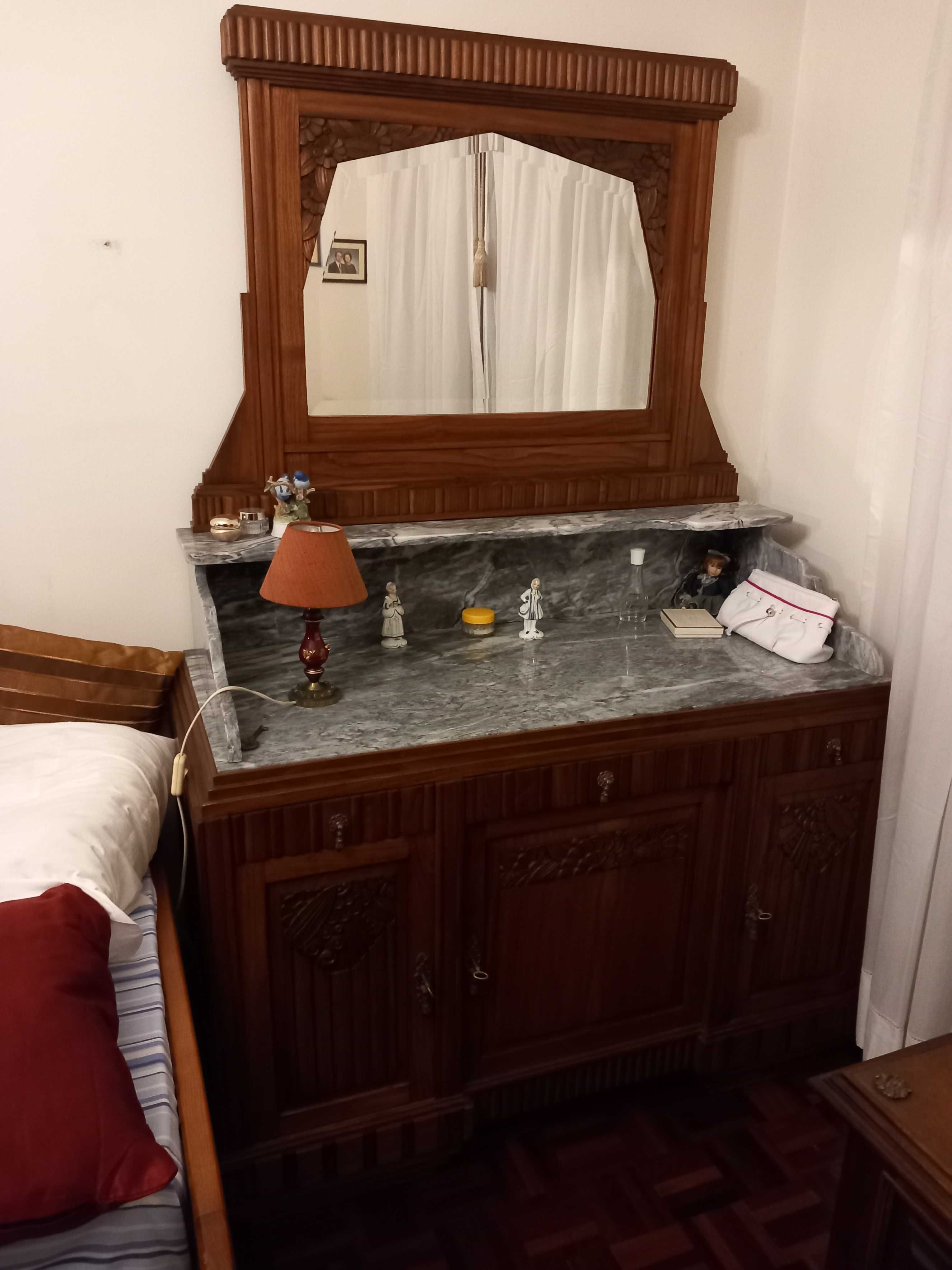 Cómoda Art Déco com alçado com espelho
