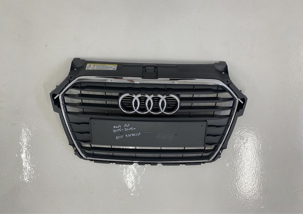 Audi A1 S-Line Lift atrapa grill zderzaka przedniego 8XA