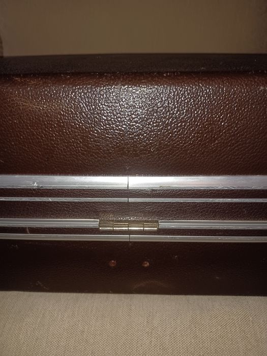 Mala de viagem vintage Delsey com chaves