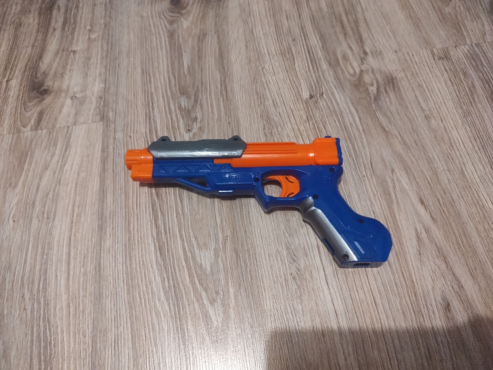 Pistolet NERF sharpfire plus strzałki