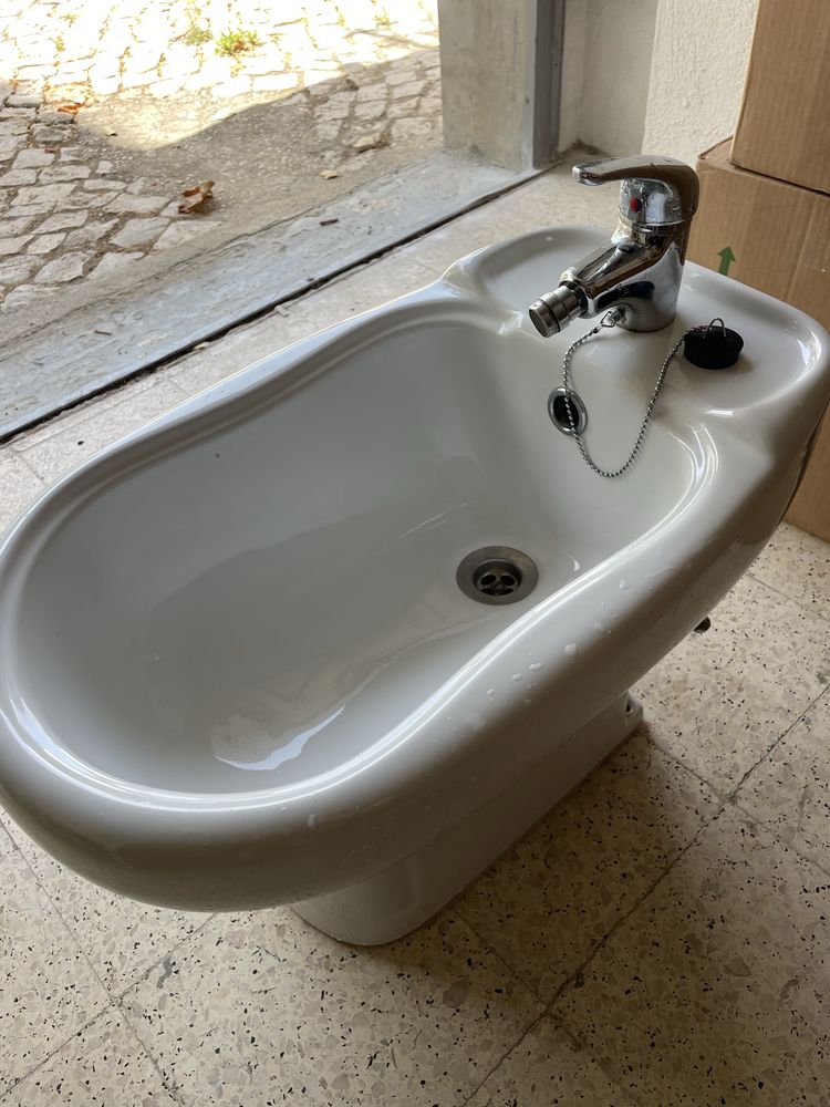 Vendo Bidé Valadares com torneira
