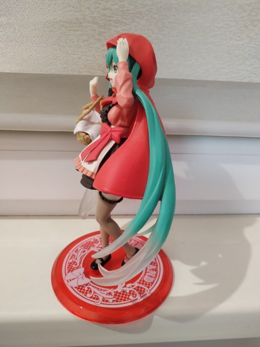 Hatsune Miku Wonderland Figure