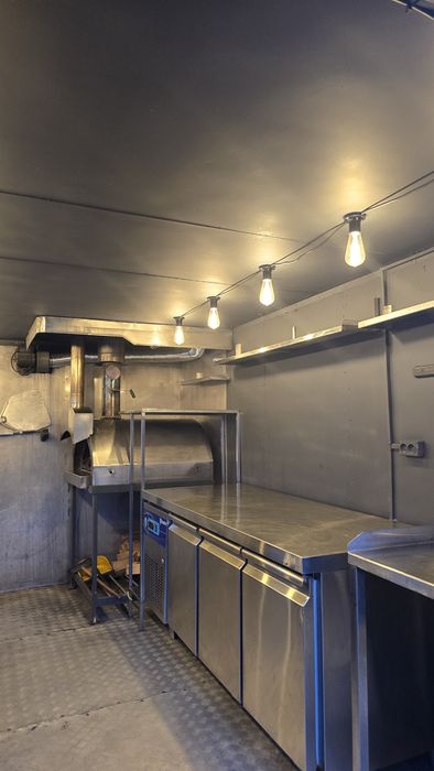Фудтрак food truck кухня на колесах торговий причіп