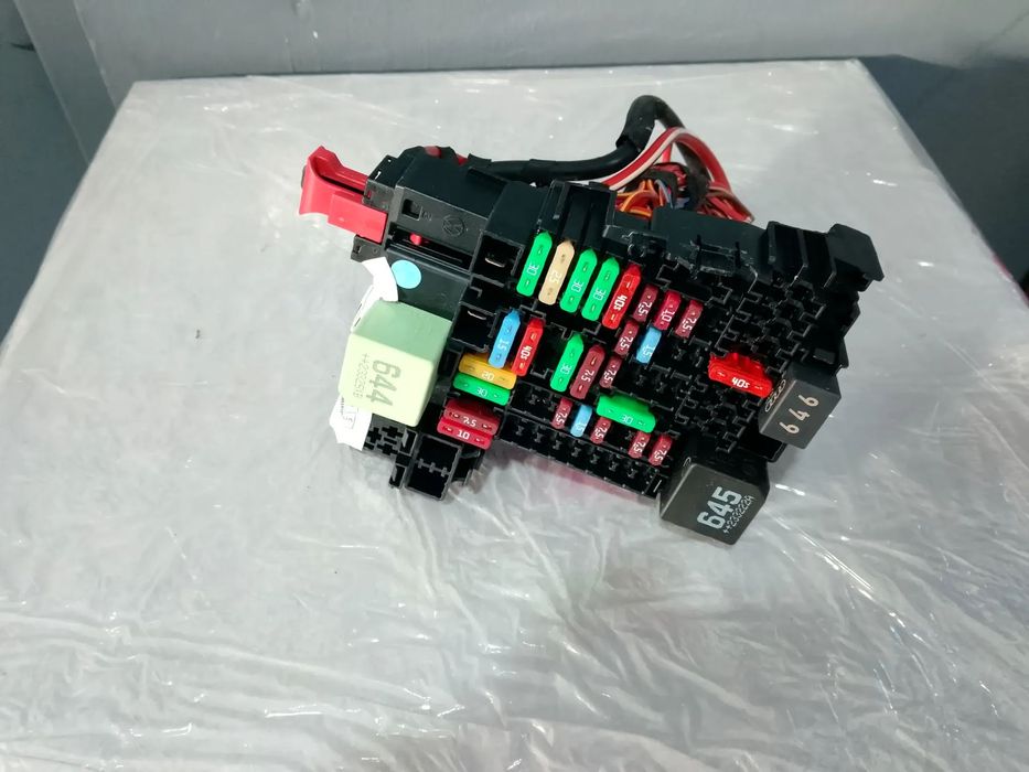 CAIXA FUSÍVEIS VOLKSWAGEN POLO 17-/ 2Q0937615A