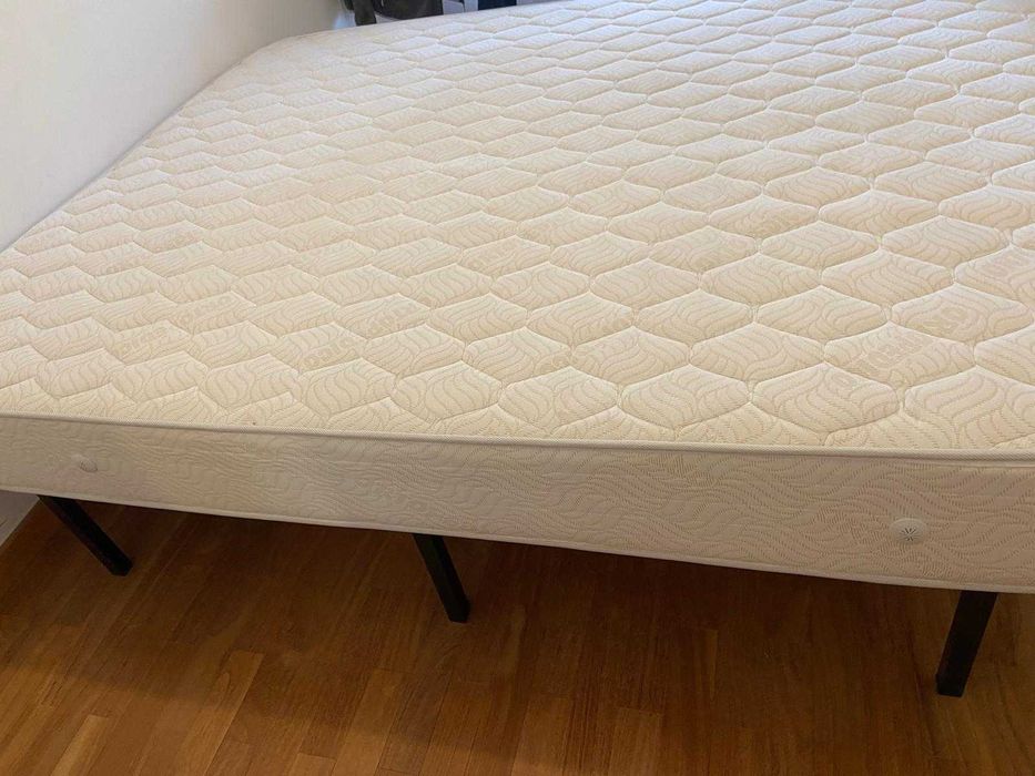 Cama Casal (Estrado + Pés + Colchão)