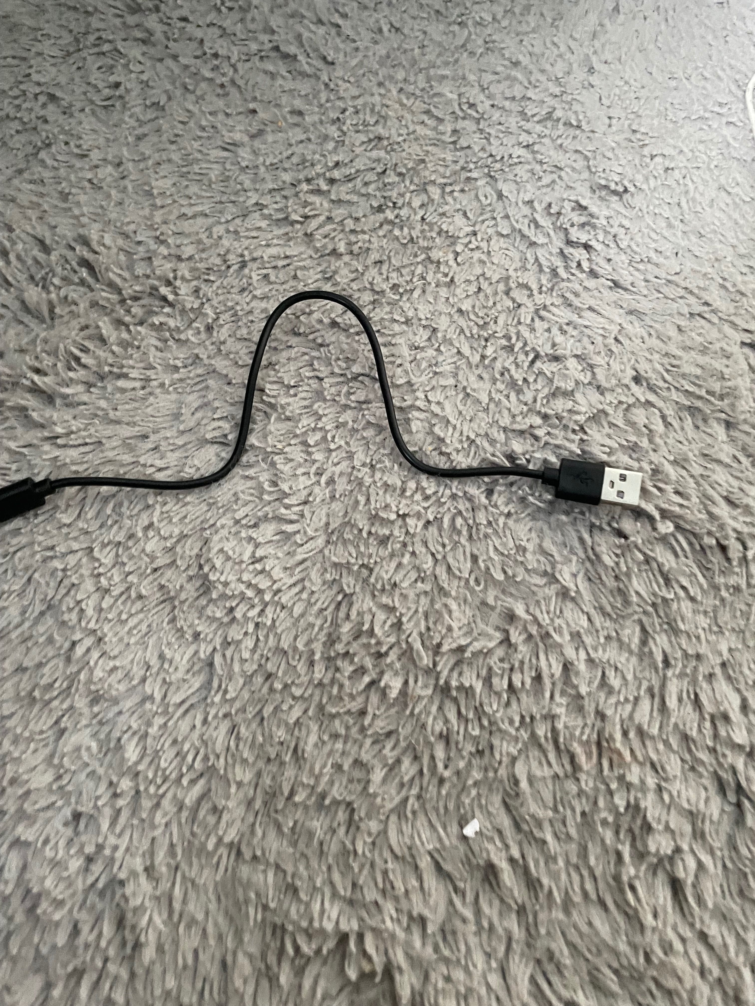 Czarny kabel USB c - USB a ok. 30cm
