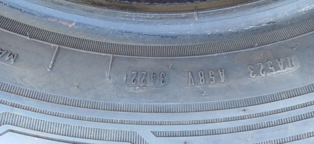 GOODYEAR 205/65R16C 107/105 T , pojedyńcza opona wielosezonowa .