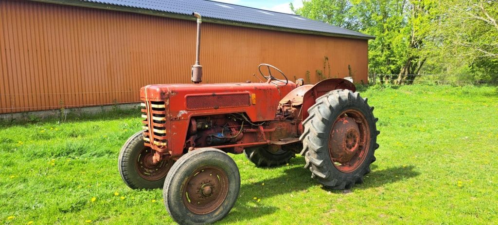 International B275 DIESEL McCormick case c-330