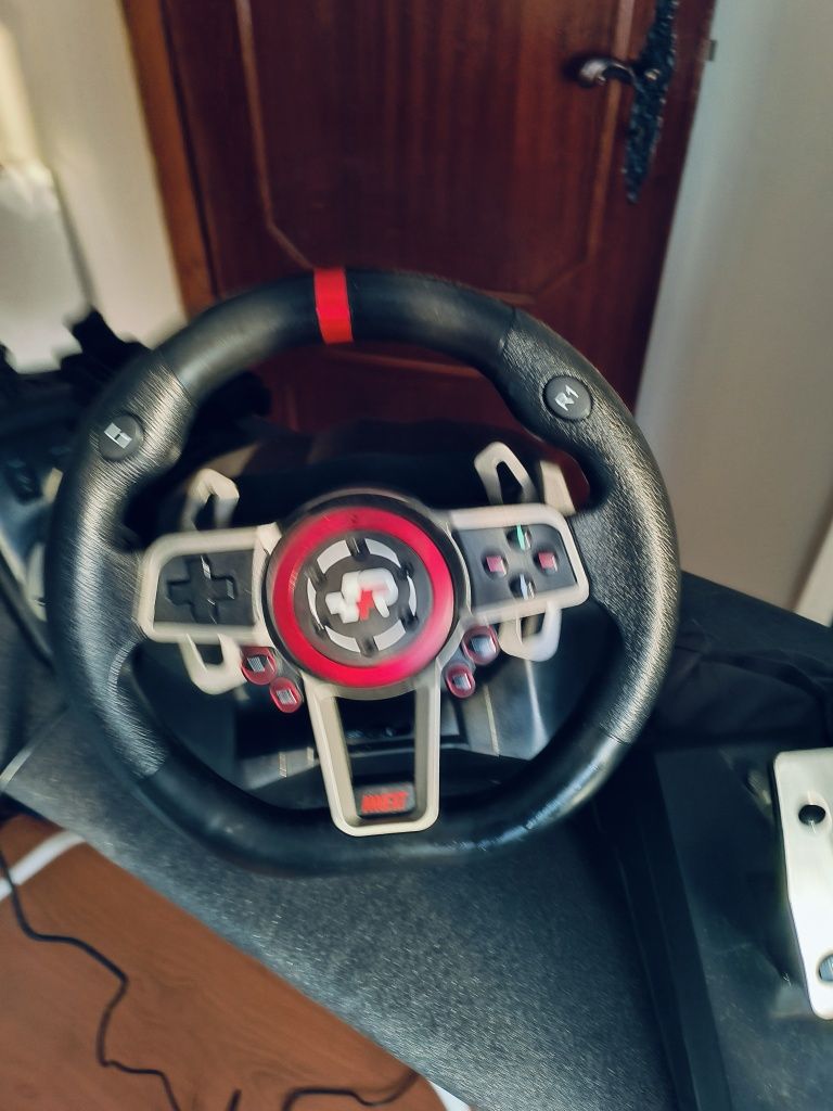 Volante com pedais mudanças