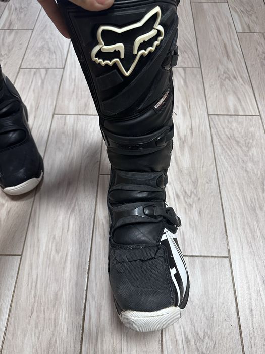 Мото боты фокс, левый ботинок чуть поврежден