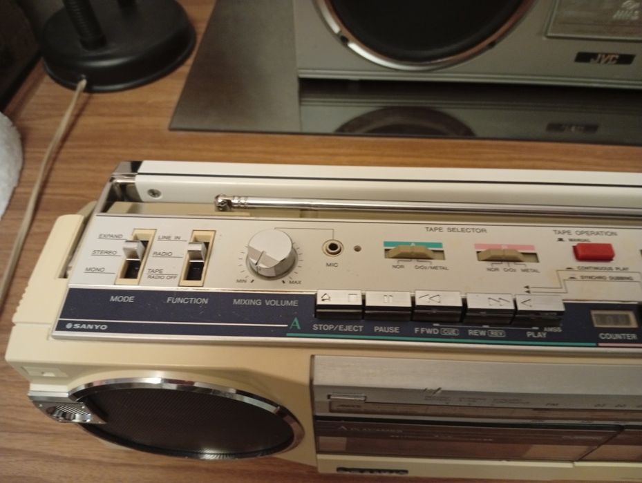 Магнитофон Sanyo M-W15k.