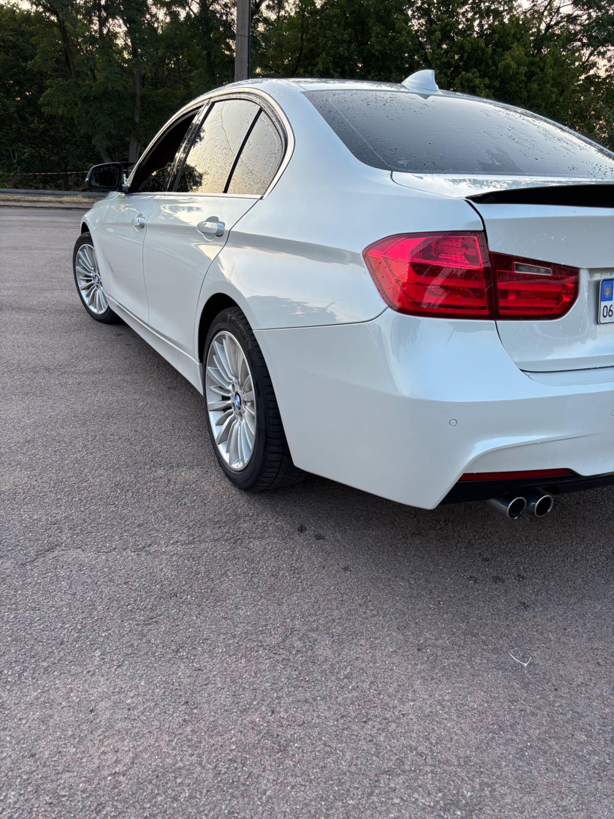 Автомобіль BMW 328i