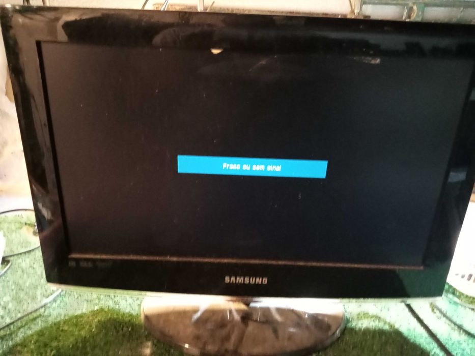 Tv da marca Samsung modelo LE19B450C4W