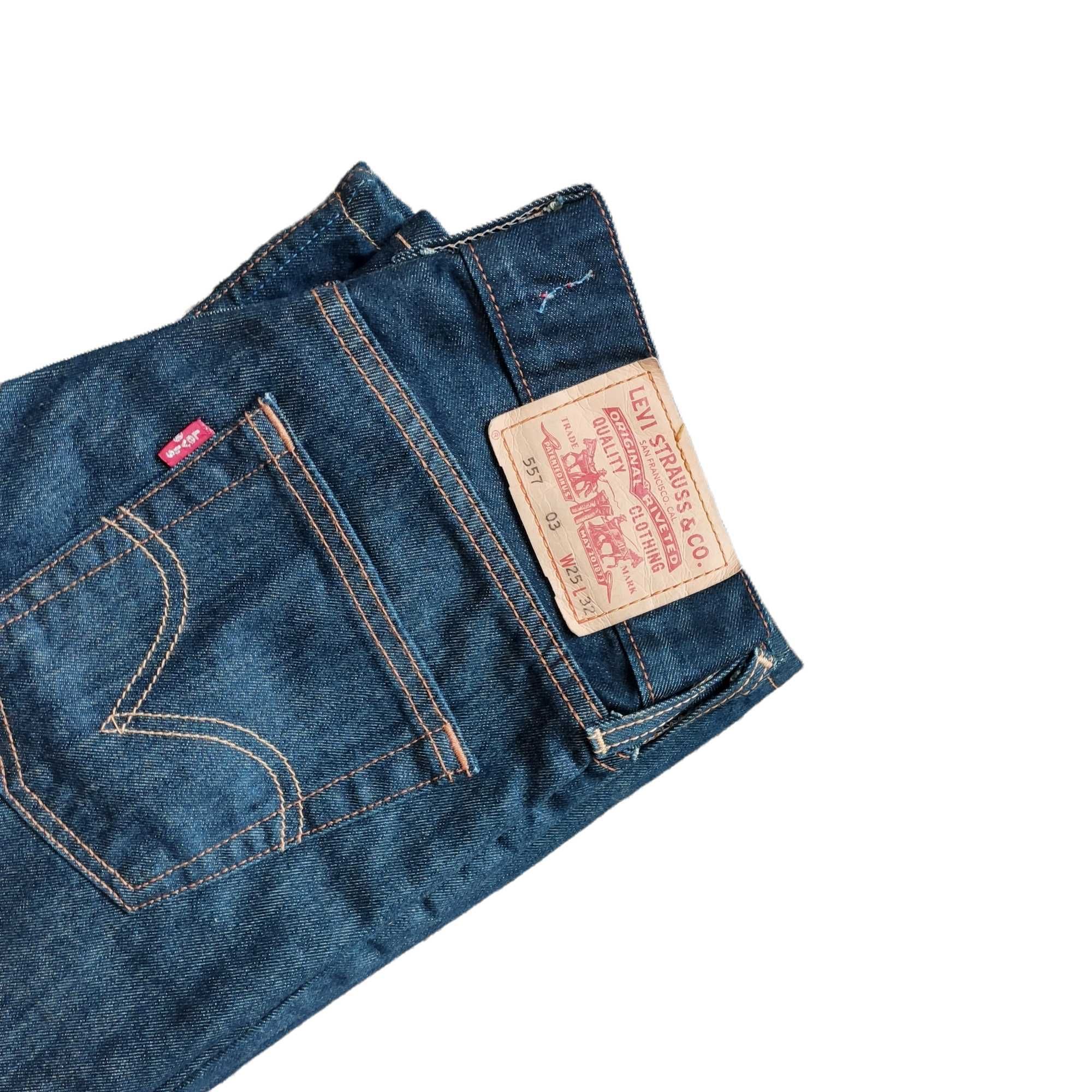 damskie spodnie marki Levis, rozmiar W25/L32, stan bardzo dobry