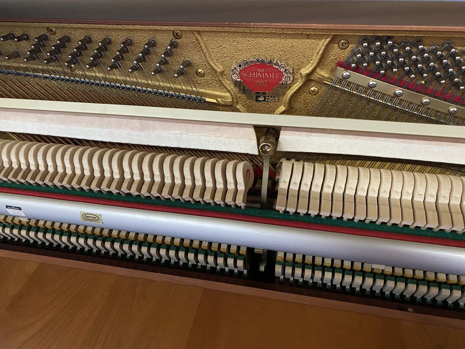 Piękne pianino Schimmel