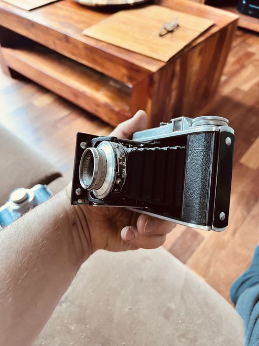 Stary aparat fotograficzny sprawny.