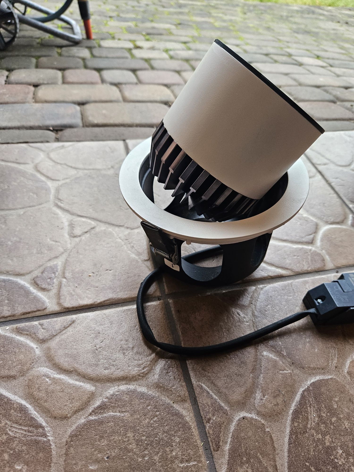 Halogeny led biurowe do lokalu  Philips wpuszczane duże 32w 7 sztuk