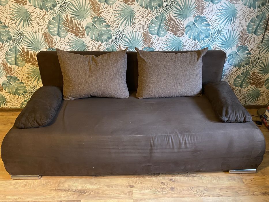 Wygodna kanapa rozkładana z funkcją spania – stan bardzo dobry