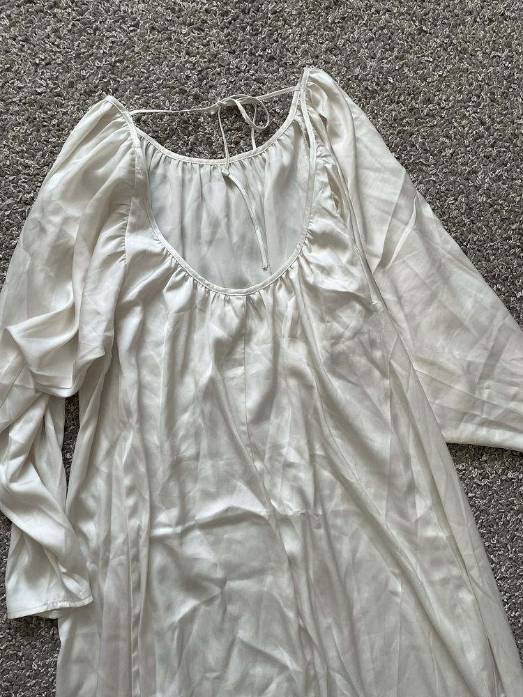 Біла шовкова сукня з вирізом на спині H&M