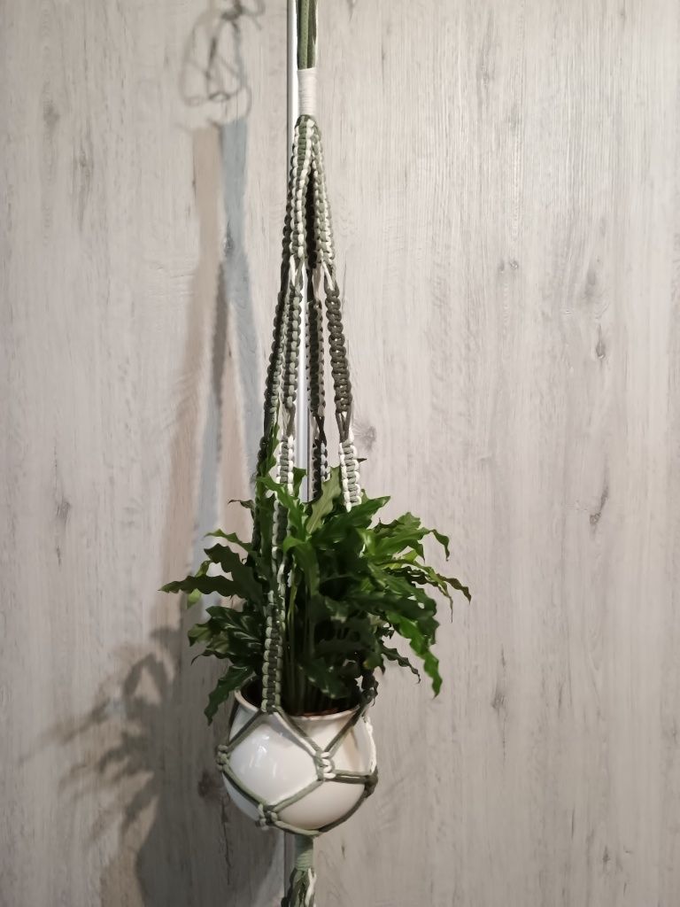 Makrama- wiszący kwietnik, dł. 109 cm