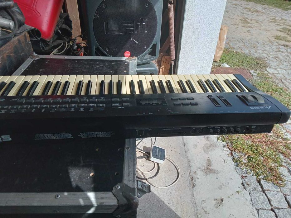 Sintetizador Alesis QS6