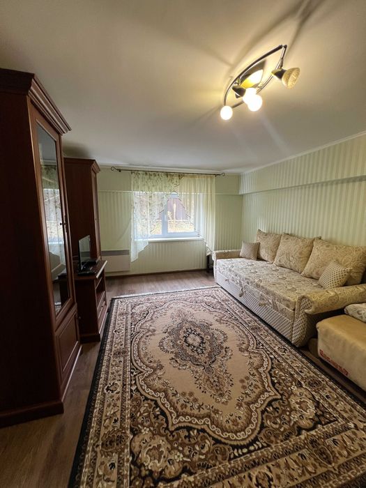 Продаж двоповерхового будинку з сауною напроти лісу.