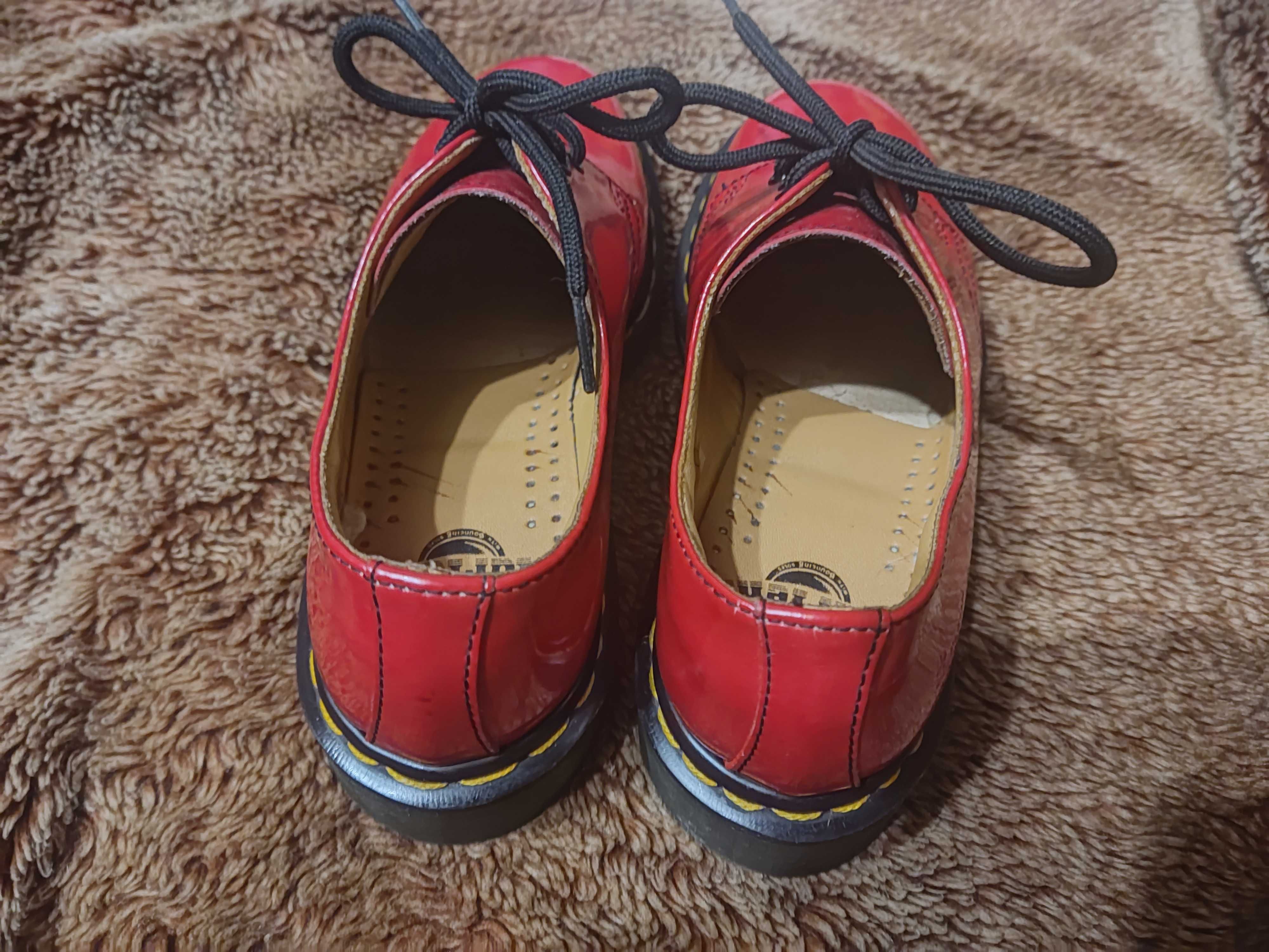 Dr. Martens кожаные туфли красные