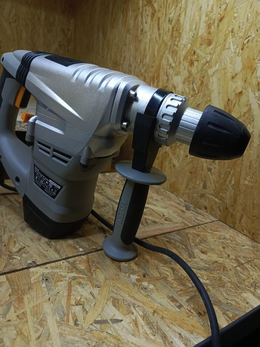 Mlotowiertarka mlot udarowy wyburzeniowy titan 1500w  Titan TTB631SDS