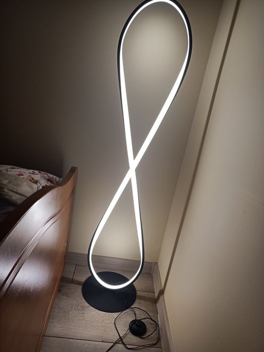 Lampa pokojowa ledowa
