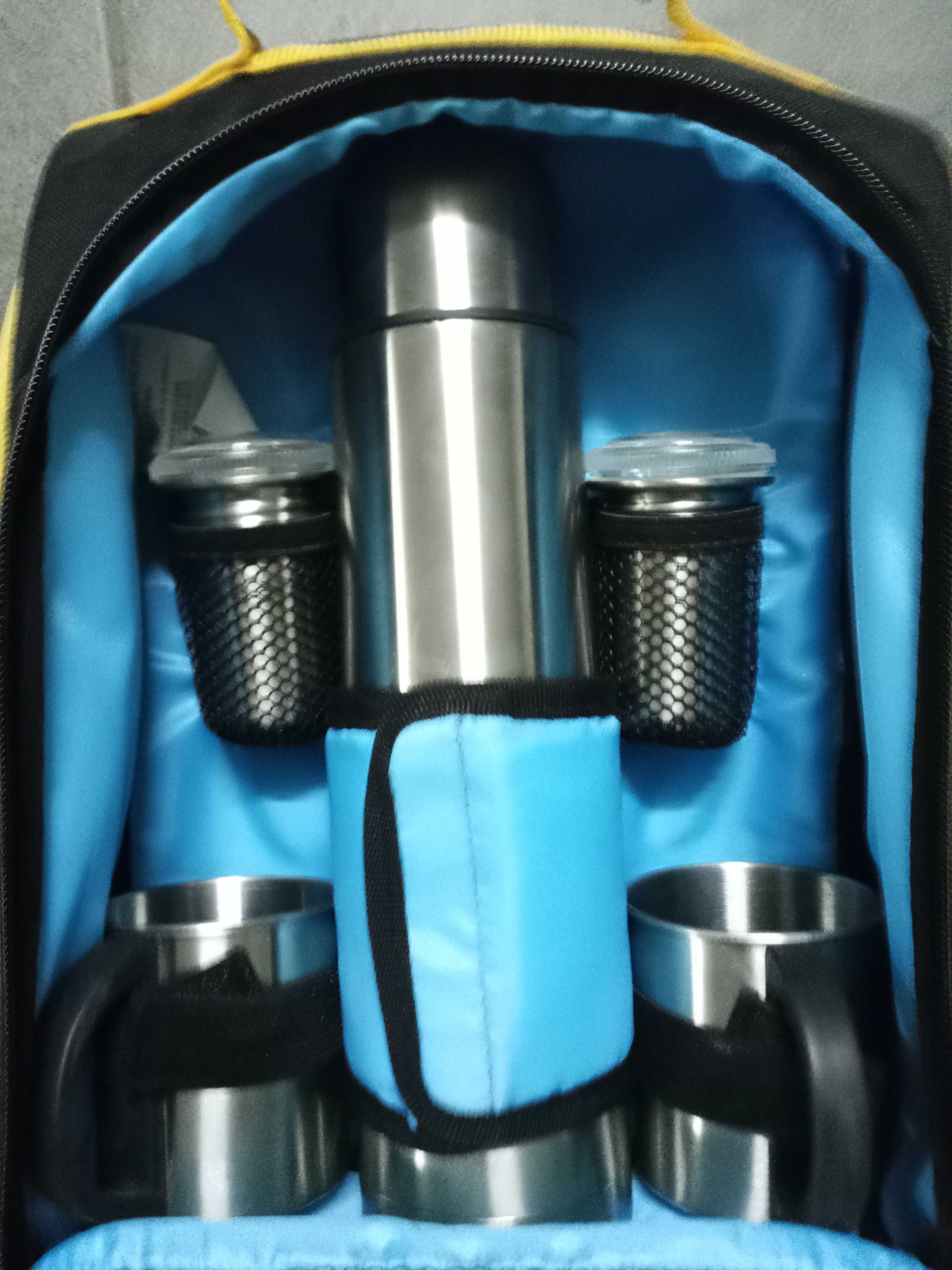 Mochila para Picnic devidamente equipada.