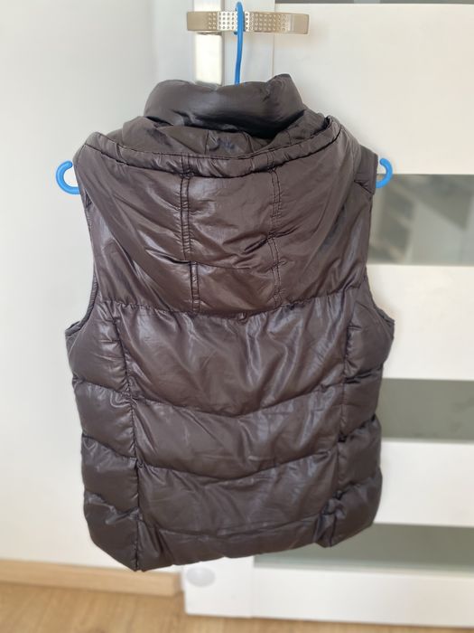 Czarny bezrękawnik damski – pikowany