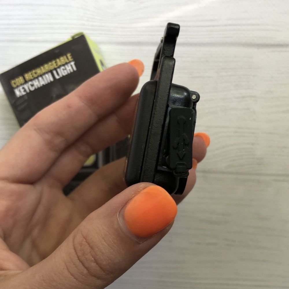 Ліхтар із карабіном type-c магніт