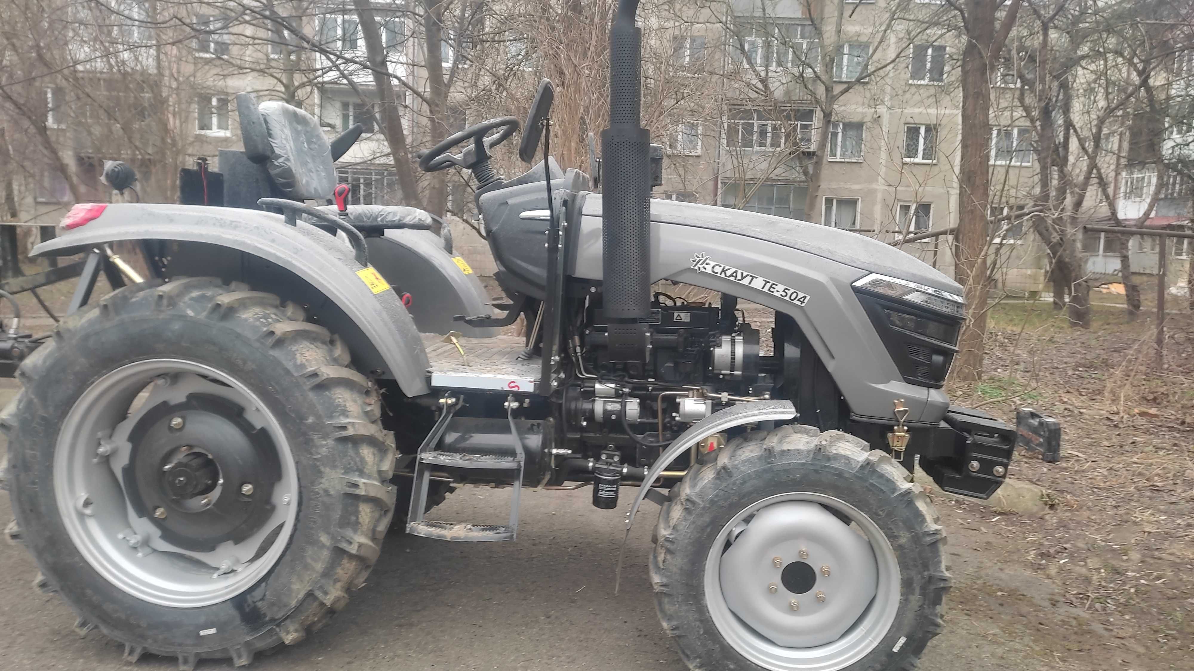 Трактор Скаут 504 ТЕ з Франтальним навантажувачем щелепним