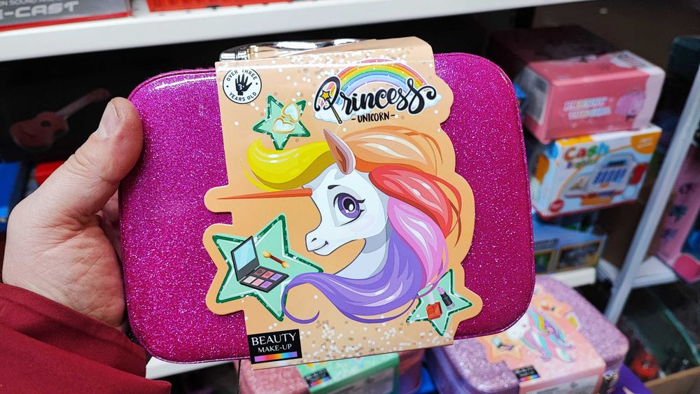 Косметика в чемодані Unicorn якісна лаки,тіні,помада єдиноріг