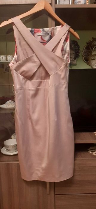 Продам плаття для стрункої дівчини. Розмір 40.