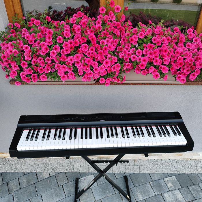 Pianino Yamaha P 121
