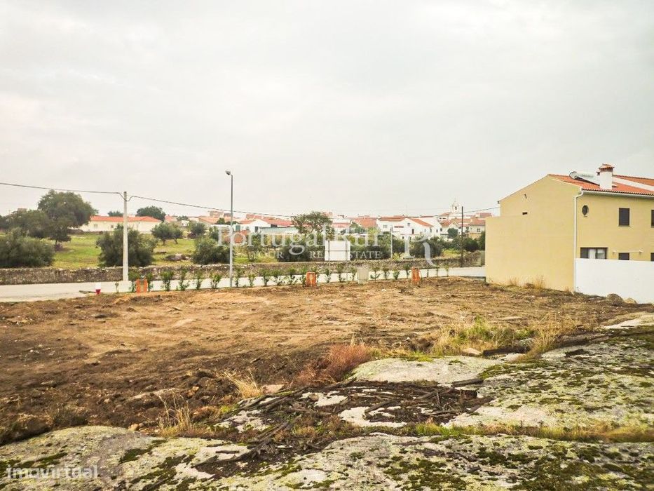 Lote Urbano com cerca de 245 m2