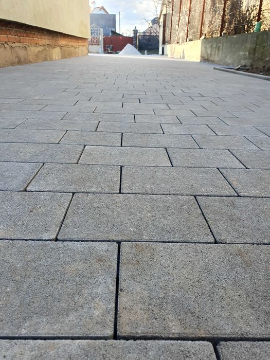 Укладання бруківки укладка тротуарної плитки Львів