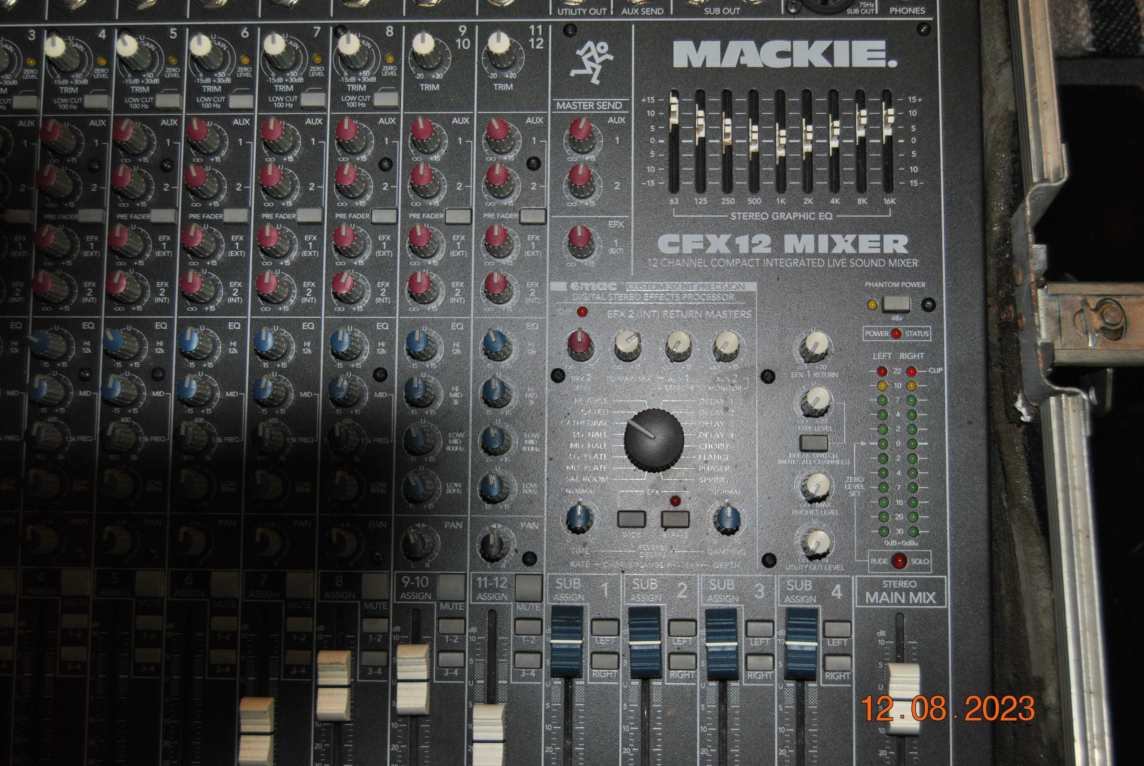 Mixer  MACKIE   CFX 12 + case