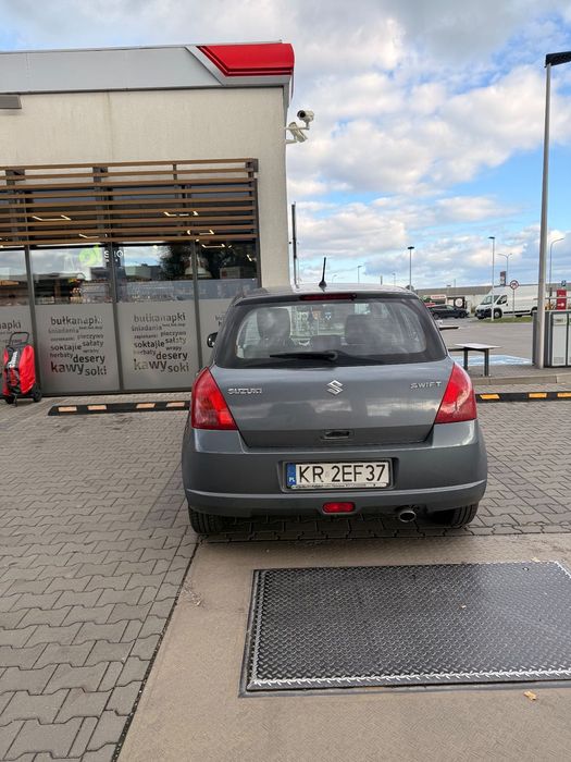 Suzuki Swift Suzuki Swift , stan bardzo dobry, niski przebieg