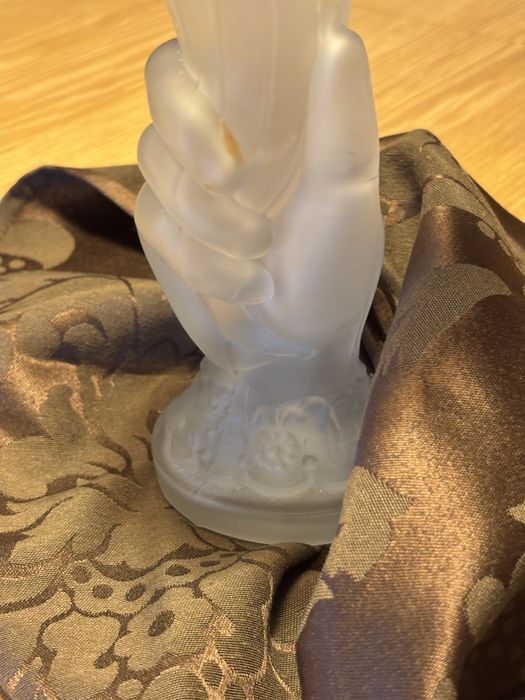 Jarra antiga em vidro fosco.