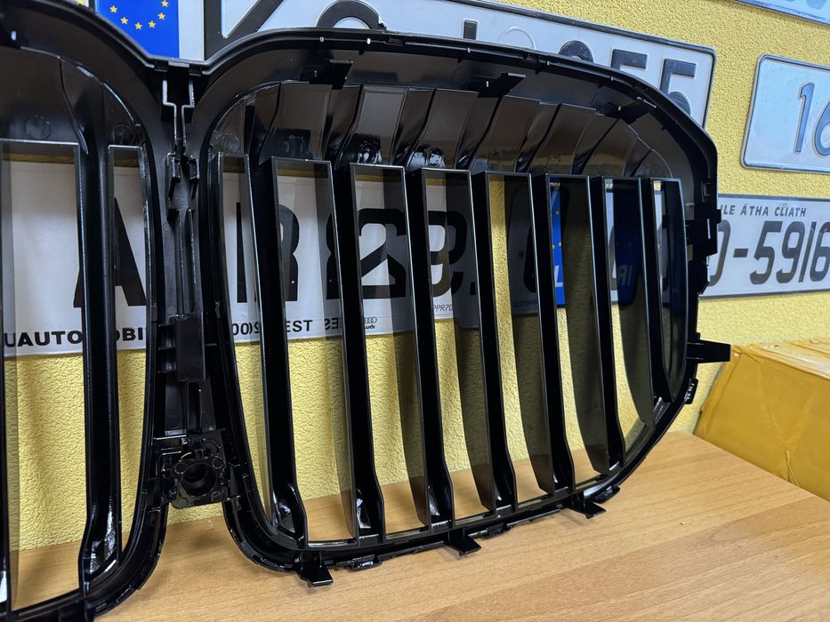 Решітка радіатора ніздрі БМВ Х7 / BMW X7 G07 2018-2022 чорний глянець