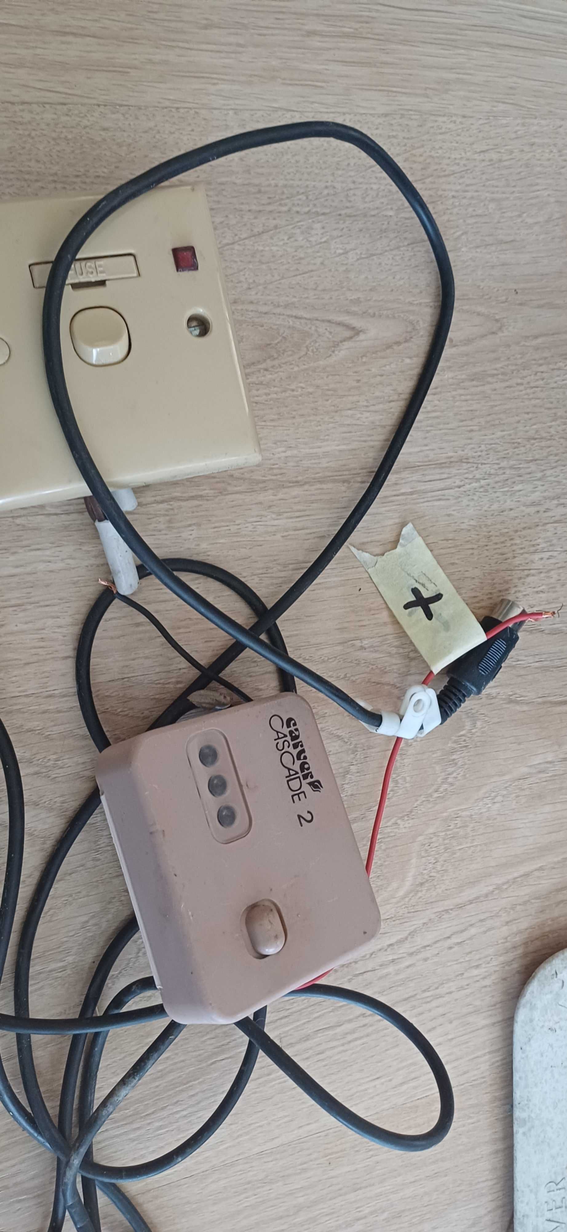 Bojler gazowo elektryczny Carver Cascade przyczepa kempingowa kamper
