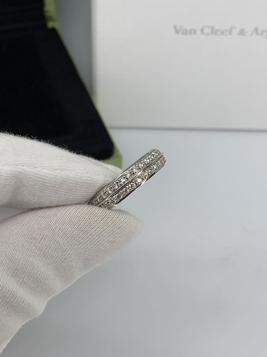 Бриллиантовое кольцо в стиле Ван Клиф