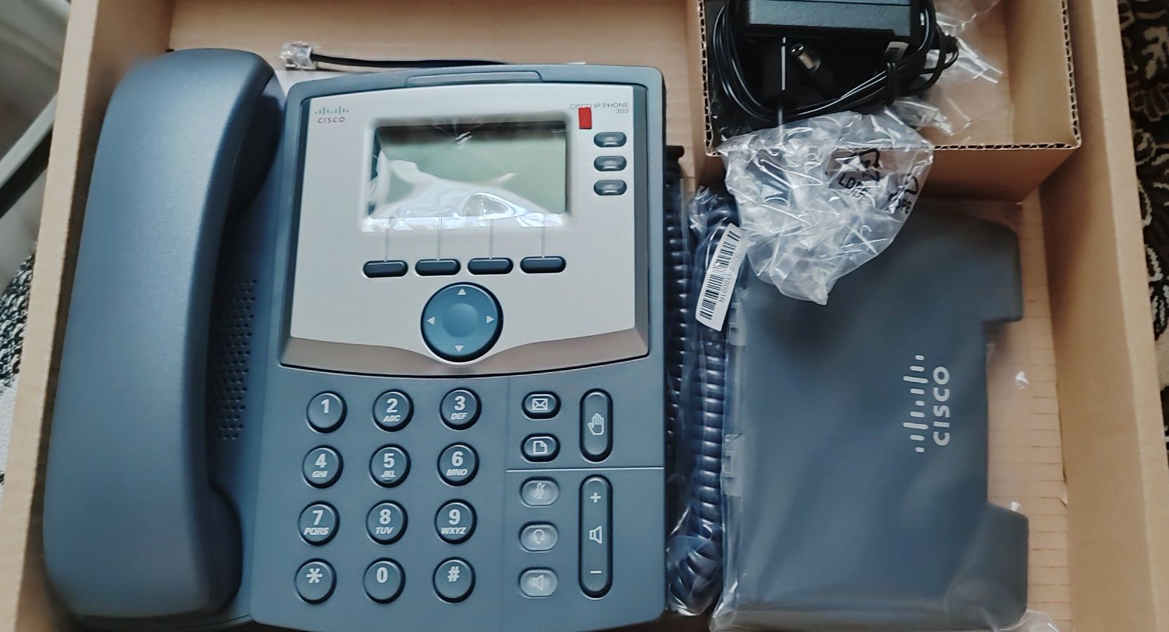 Нові IP телефони Cisco SPA 303 G2