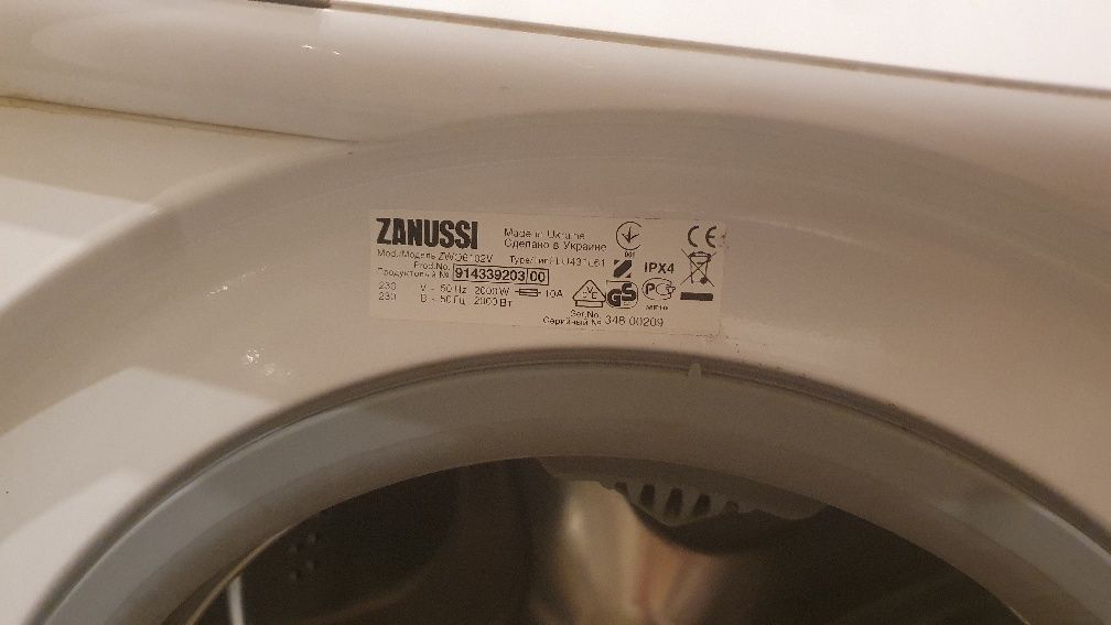Машинка стиральная Zanussi  ZW06102v