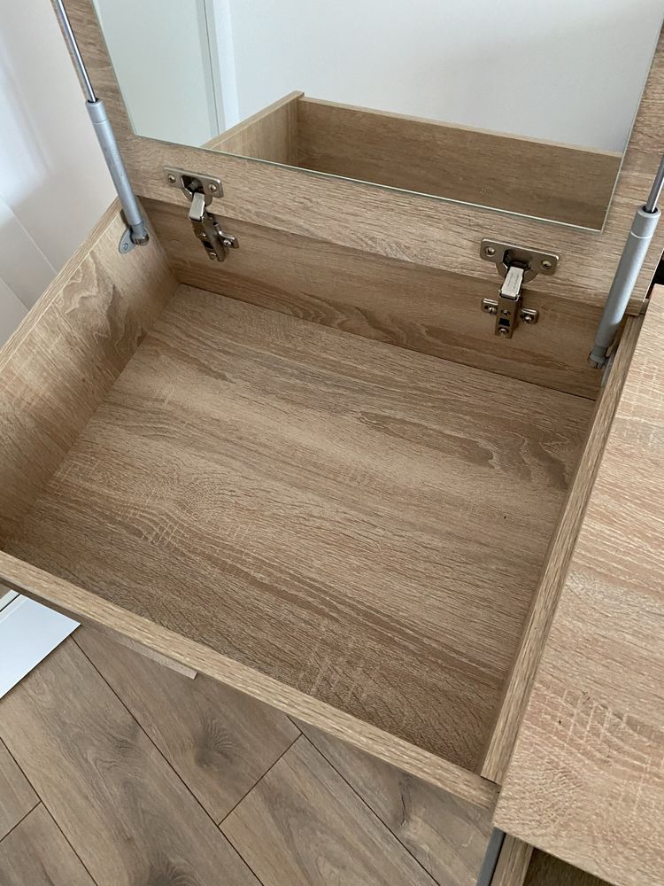 Toaletka drewniana z szufladką