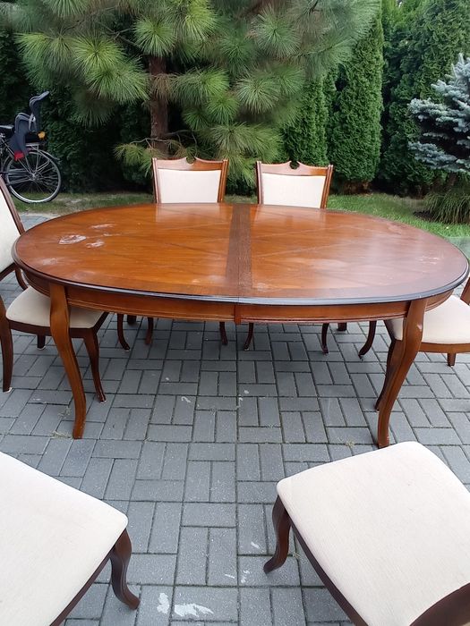 Stół drewniany + 8 drewnianych  krzeseł