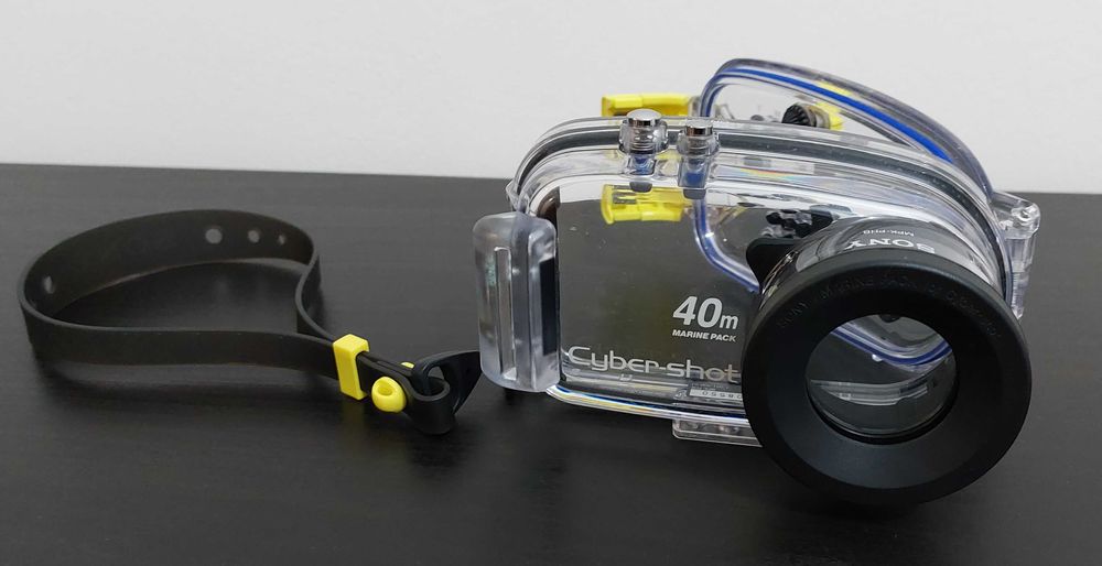 Máquina Fotográfica e Filmar Cyber-Shot Sony 7.2 + Caixa estanque